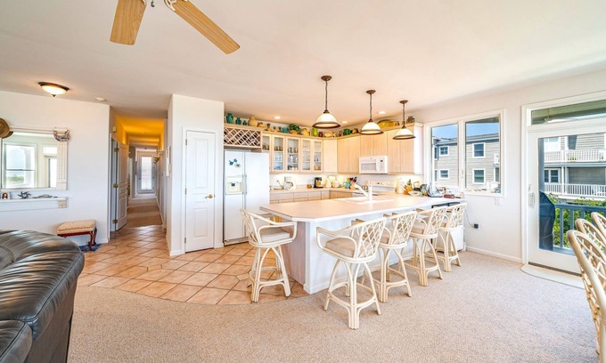 Gold Coast Maison | Beachfront 4BR 4BATH Condo with Panoramic Ocean View Deck