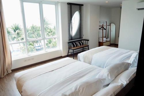 Ban Bang Saen Appartement | Beachfront 70 sqm Premier Sea View and Pool View Family Room FREE DISNEY PLUS