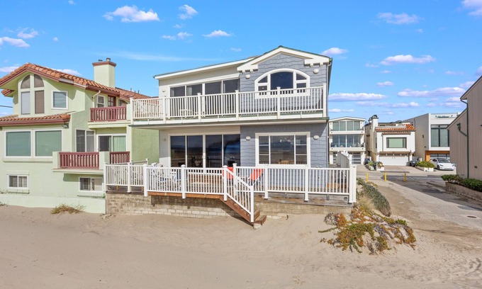 Hollywood Beach Maison | Beachfront abode with spacious deck, pool table, gas grill, smart TVs, & W/D