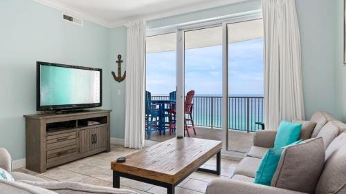 West Panama City Beach Maison | Beachfront Access 2 Pools Beach Service w Chairs Emerald Isle Resort 1308