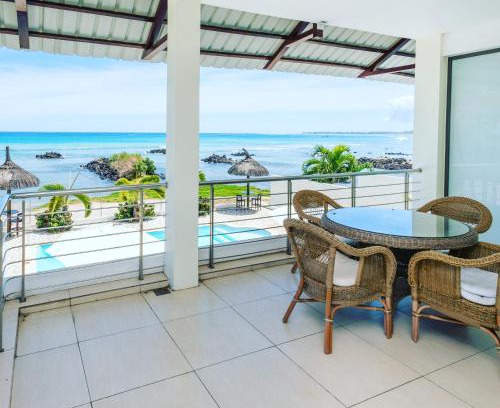 Pointe aux Biches Appartement | Beachfront Apartment - View to Die For