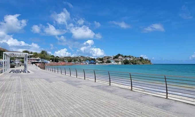 Naguabo Copropriété | Beachfront Apartment with Pool, A/C & Free Parking