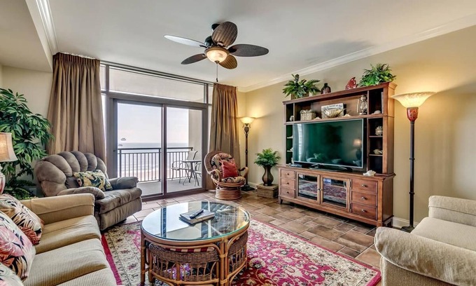 Windy Hill Copropriété | Beachfront Bliss: Discover Paradise in Our Luxurious 2-Bedroom Condo with Ocean Views!