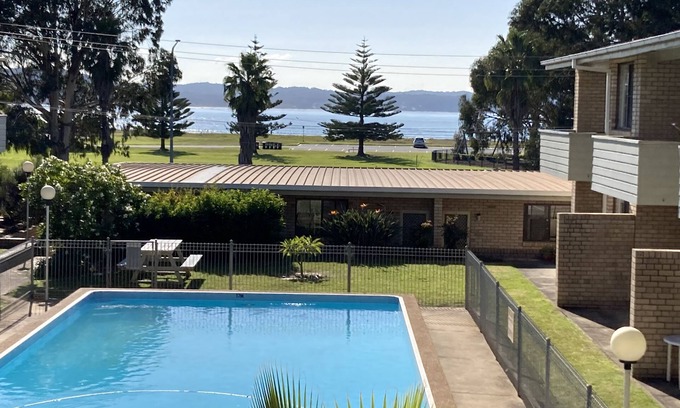 Batehaven Appartement | Beachfront Batemans Bay-Batehaven NSW 2 bedroom apartment,pool, free parking