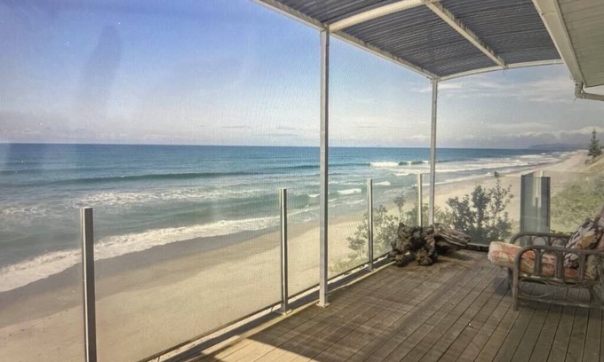 Pukehina Maison | Beachfront Beauty
