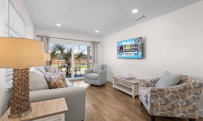 Aloha Kai Maison | Beachfront Bliss for 4 with Sunroom & Pool Access on Siesta Key - Aloha Kai #34