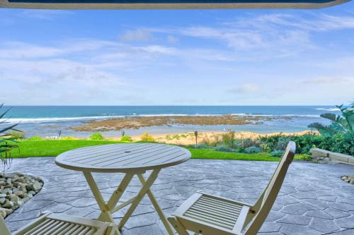 Blue Bay Appartement | Beachfront Bliss for Two l Nova Escapes