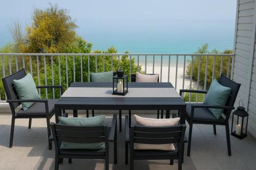 Melissi Appartement | Beachfront Bliss Oasis