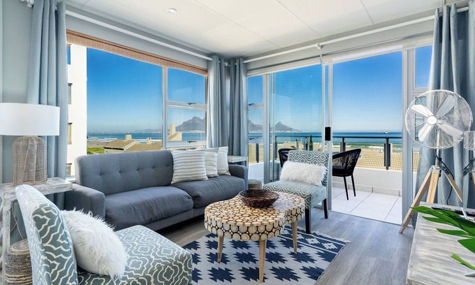 Flora Park Appartement | Oceanview Blouberg Apt | Kitesurfing | Pool