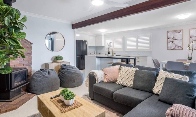 Wynnum Maison | Beachfront Bliss, Wynnum
