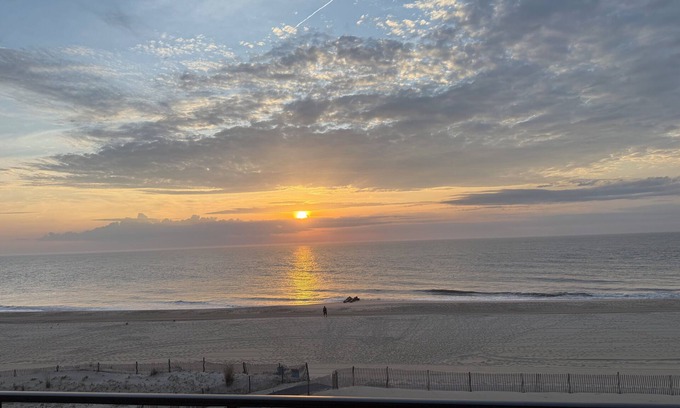 South Rehoboth Copropriété | BEACHFRONT BOARDWALK FRONT 4 BED 5 BATH CONDO