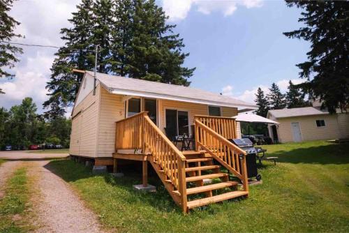 Magnetawan Maison | Beachfront Cabin #5- Maijac Resort & Marina