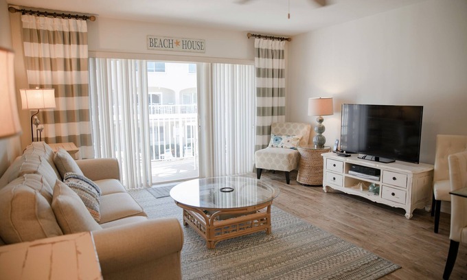 New Smyrna Beach Copropriété | Beachfront Comfort w/Pool, Balcony & Steps to Flagler Avenue