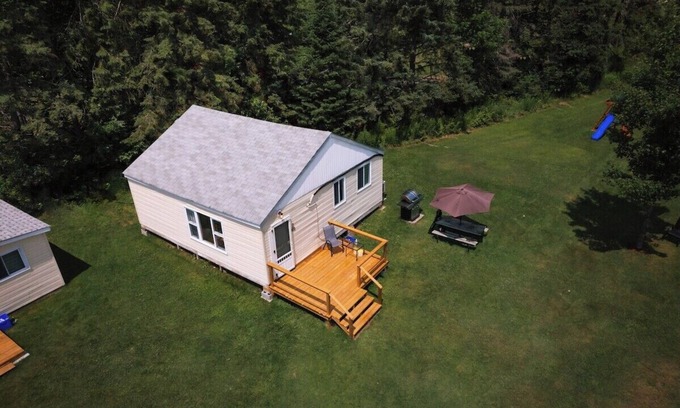 Magnetawan Cabine | Beachfront Cottage #2- Maijac Resort & Marina