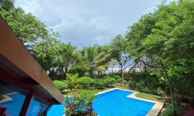Palm Beach Estates Maison | Beachfront Villa Stunning Private Pool, Stunning Patio, 4BR, 3BA private parking