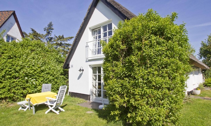 Neuendorf Appartement | Beachfront idyll by the sea, private bathing area - Gutshof Ostseeblick FeWo 01