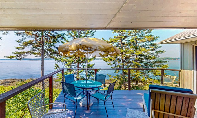 West Southport Maison | Beachfront Delight with detached guesthouse, sunset views & private beach access