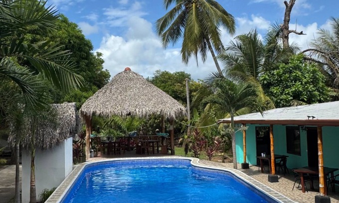 Esterillos Centro Hôtel | Beachfront Escape in Esterillos Centro - Pool, A/C, WiFi & Private Rooms