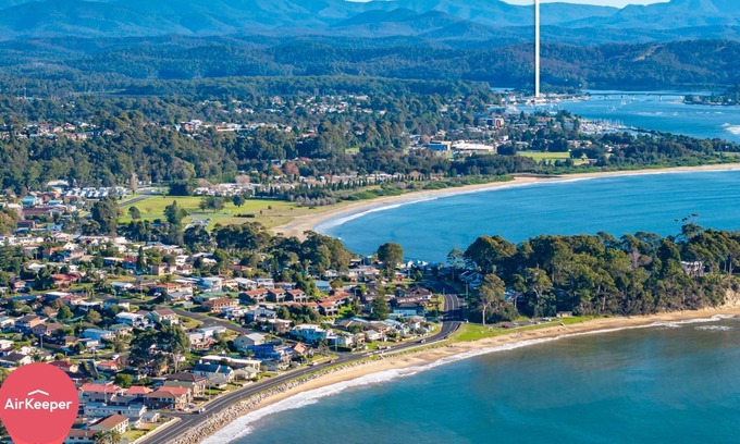 Batehaven Maison | Beachfront Escape Relaxing Getaway in Batehaven