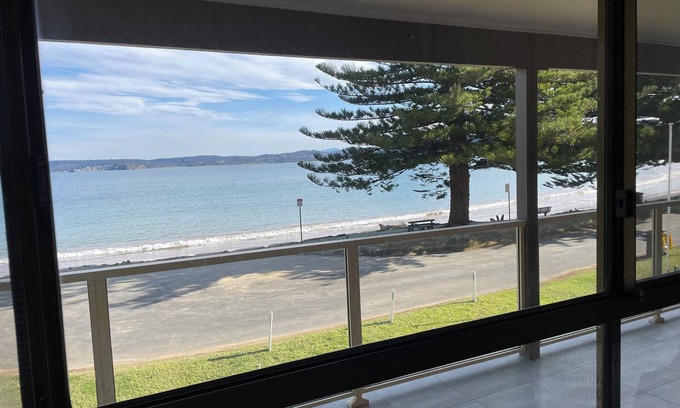 Long Beach Maison | Beachfront Family Holiday Home