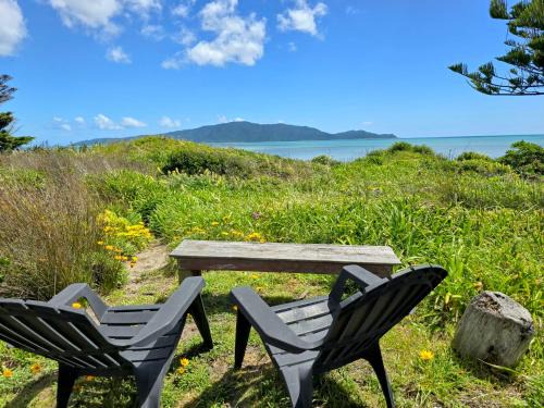Waikanae Maison | Beachfront Getaway - Waikanae Beach Holiday Home