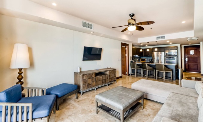 Barrio Los Faroles Copropriété | Beachfront getaway with pool, ocean view & beach access