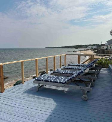 Greenport Maison | Beachfront Greenport Villa