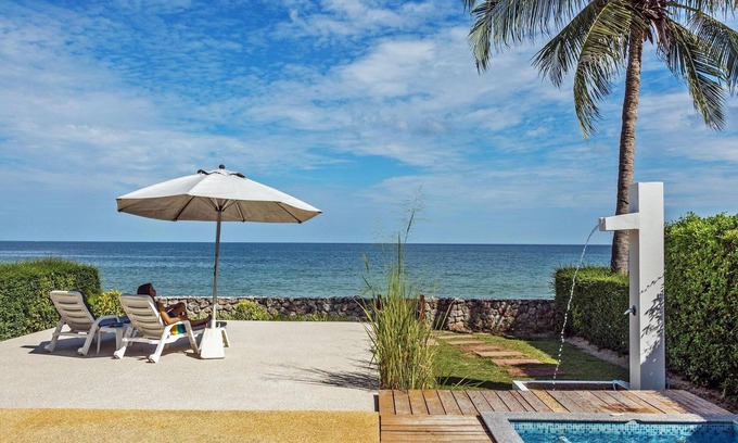 Huai Yang Villa | Maison en bord de mer avec véritable emplacement sur la plage. Propre jaquzzi, à 10 mètres de la piscine.