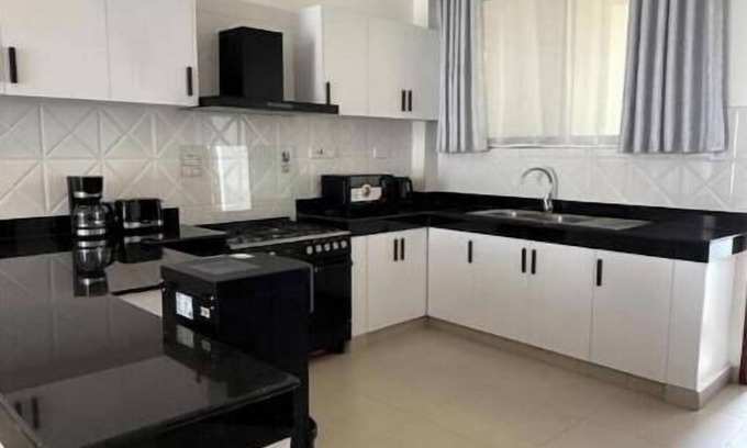 Bamburi Appartement | Beachfront Haven