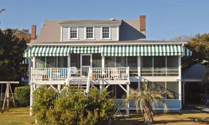 Sullivan's Island Maison | Maison classique en bord de mer avec WiFi, grill privé et chemin de dunes privé!