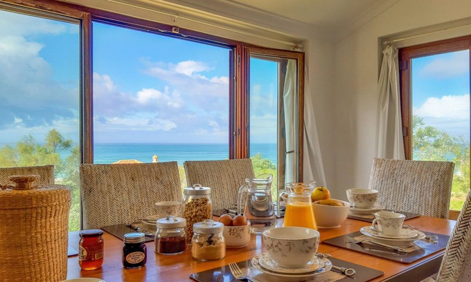 Colares Maison | Beachfront Home Casa da Nau