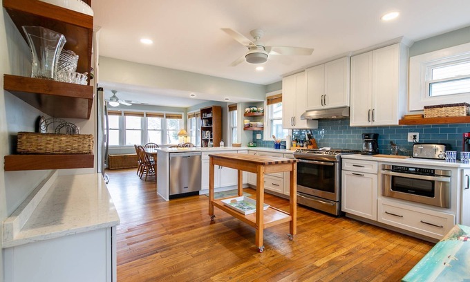 Annapolis Cottage | Waterfront dog-friendly home with beach just mins to Downtown Annapolis
