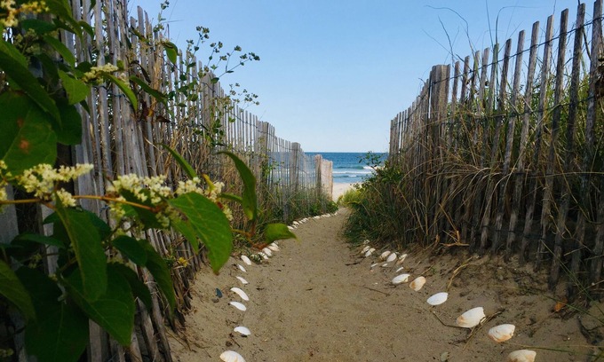 Waveland Maison | Beachfront House - Can't get any closer to the beach than this home!