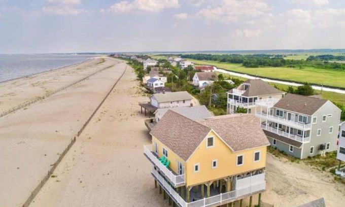Broadkill Beach Maison | Beachfront I Expansive Deck I Dog Friendly I Spectacular 360 Views