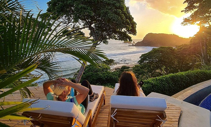 San Juan del Sur Maison | VILLA COLIBRI - with 13 m beachfront infinity pool. Sunsets and romantic nature.
