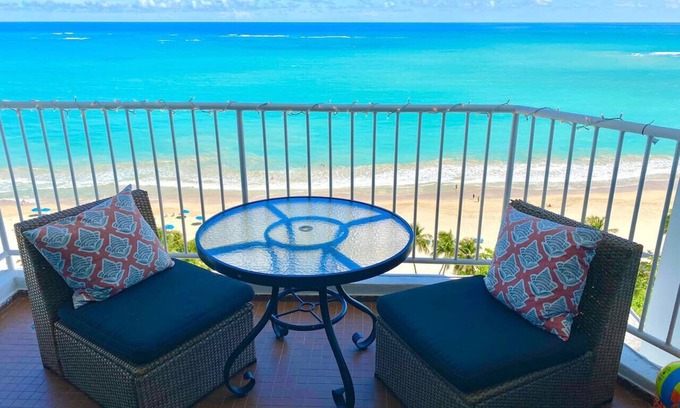 Carolina Copropriété | Beachfront Lux Gem in of Isla Verde Walk 2 Eat