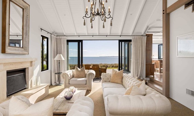 Papamoa Beach Maison | Beachfront Mediterranean Villa