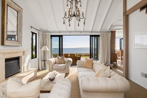 Papamoa Beach Maison | Beachfront Mediterranean Villa