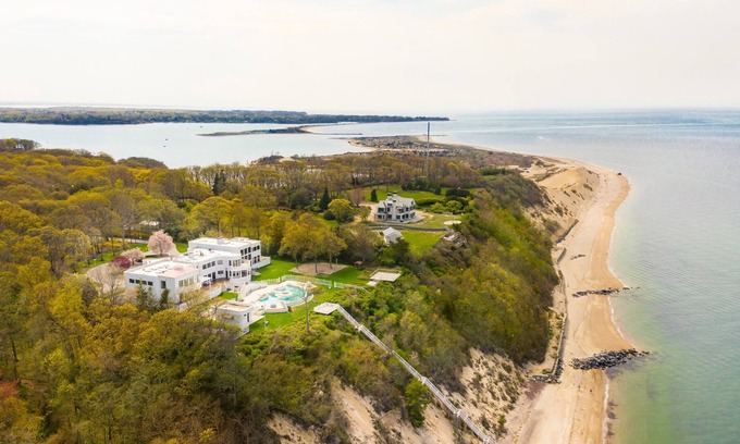 Port Jefferson Villa | Luxury Beachfront mega mansion