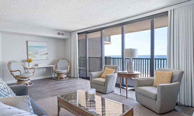 Bethany Beach Copropriété | Beachfront, Newly Renovated Edgewater Building Condo