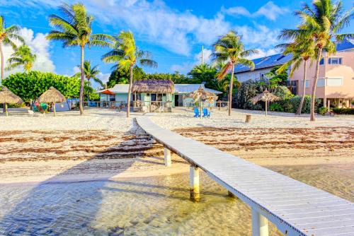 Layton Maison | Beachfront Ocean Duplex