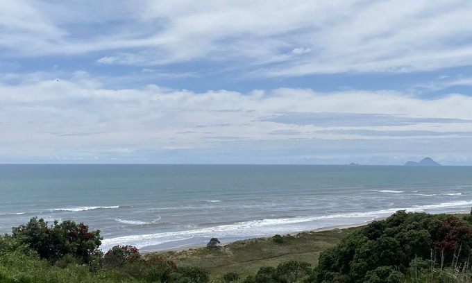 Bay of Plenty Region Appartement | Beachfront Pacific - Rustic Coastal - Guest Suite.