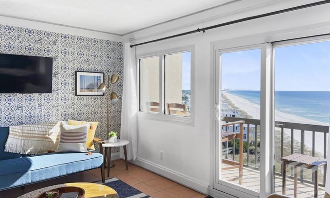 Sunnyside Copropriété | ☀️BeachFront-Pool-Tennis Courts-Pinnacle Port 12 Casa Francesca☀️