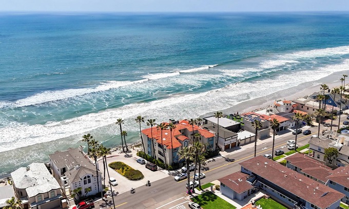 South Oceanside Copropriété | Beachfront Retreat
