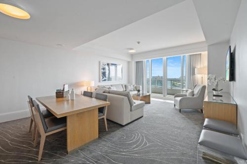 Central Beach Appartement | Beachfront Ritz-Carlton Luxury 1BR Residence