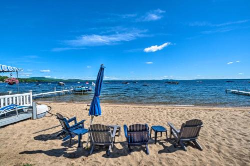 Sebago Maison | Beachfront Sebago Cottage with Deck and Grill!