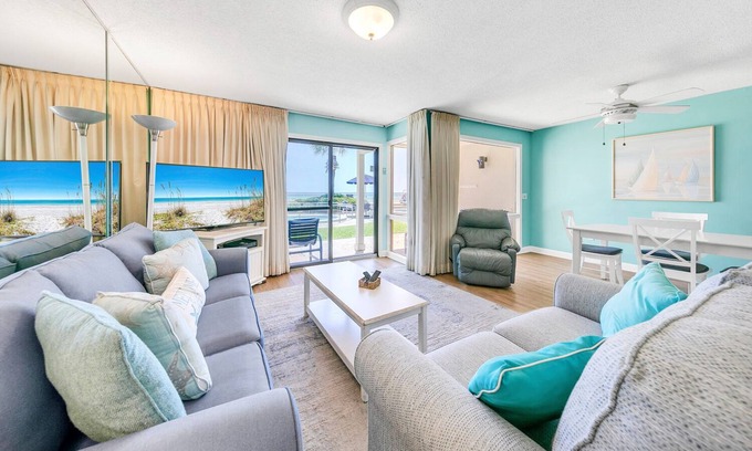 Fort Bay Copropriété | BeachFront~Small Complex~Pool + Hot Tub~Grill Area~1BR+Bunks Latitude 29 #13