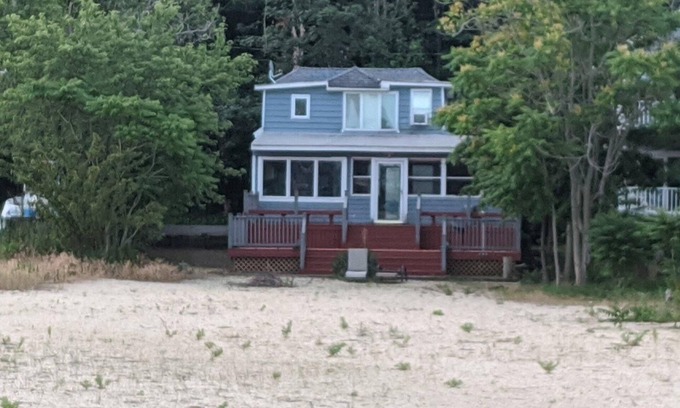 Sea Cliff Maison | Beachfront Summer Rental- Sea Cliff