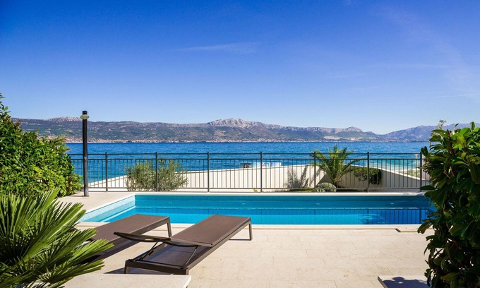 Slatine Villa | Beachfront Villa Lemonade with Pool III