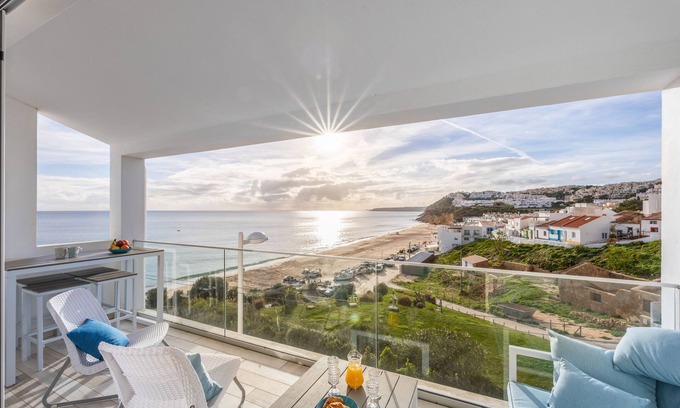 Salema Maison | Beachfront villa + studio with hot tub